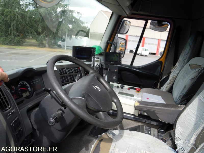 Renault Premium 380 6x2 DXI 11 équipé d'une benne SEMAT OM Série 14000 - Refuse truck: picture 3 Renault Premium 380 6x2 DXI 11 équipé d'une benne SEMAT OM Série 14000 - Refuse truck: picture 3
