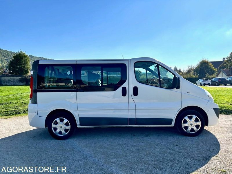 Renault Trafic 2 - 2010 - 141000 kms - Minibus, People carrier: picture 5 Renault Trafic 2 - 2010 - 141000 kms - Minibus, People carrier: picture 5