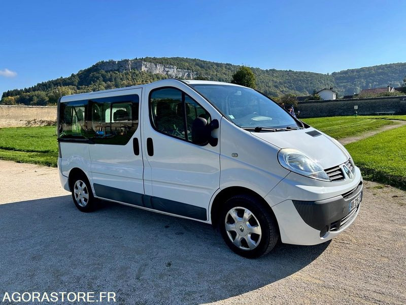 Renault Trafic 2 - 2010 - 141000 kms - Minibus, People carrier: picture 1 Renault Trafic 2 - 2010 - 141000 kms - Minibus, People carrier: picture 1