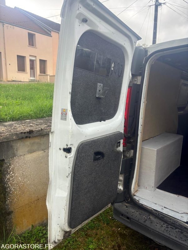 Renault Trafic dci 115 / 228000 km - Immatriculation anglaise - Small van, Crew cab van: picture 3 Renault Trafic dci 115 / 228000 km - Immatriculation anglaise - Small van, Crew cab van: picture 3