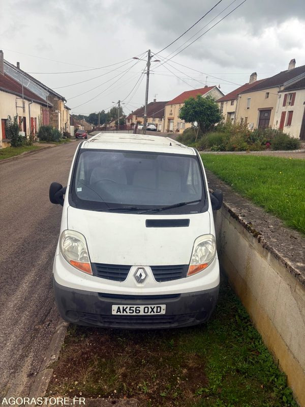 Renault Trafic dci 115 / 228000 km - Immatriculation anglaise - Small van, Crew cab van: picture 4 Renault Trafic dci 115 / 228000 km - Immatriculation anglaise - Small van, Crew cab van: picture 4