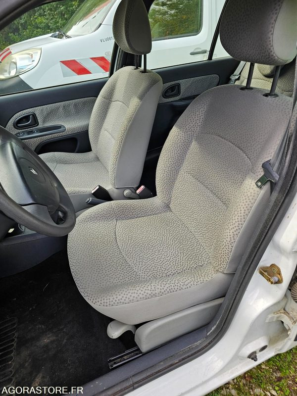Renault clio - 2006 - 162632km -7194WG28 - Car: picture 5 Renault clio - 2006 - 162632km -7194WG28 - Car: picture 5