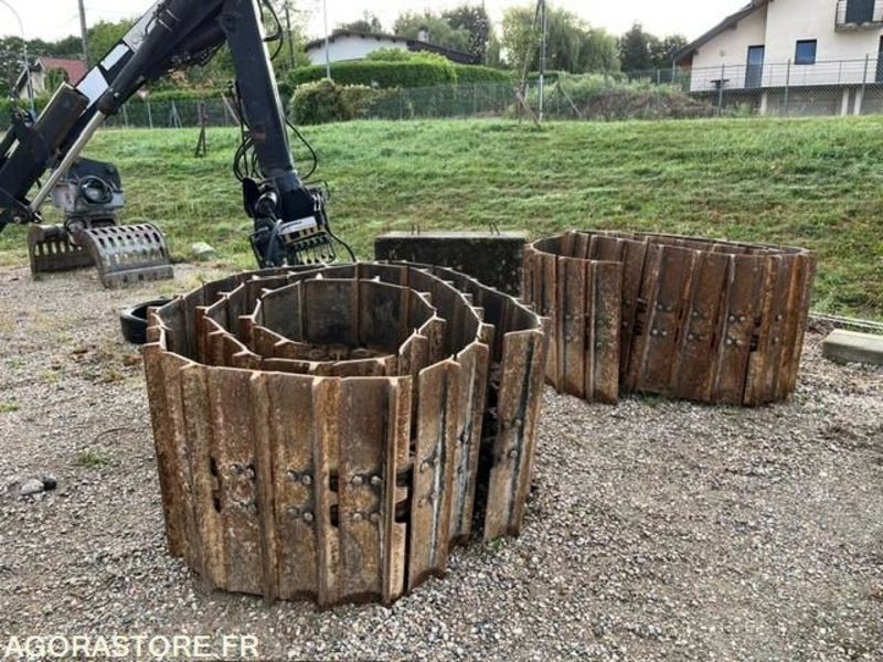 PAIRE DE CHENILLES CATERPILLAR D6N - Spare parts for Construction machinery: picture 1 PAIRE DE CHENILLES CATERPILLAR D6N - Spare parts for Construction machinery: picture 1