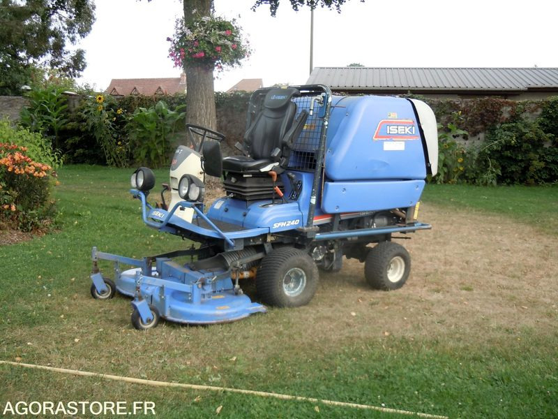TONDEUSE AUTOPORTÉE ISEKI - Lawn mower: picture 1 TONDEUSE AUTOPORTÉE ISEKI - Lawn mower: picture 1