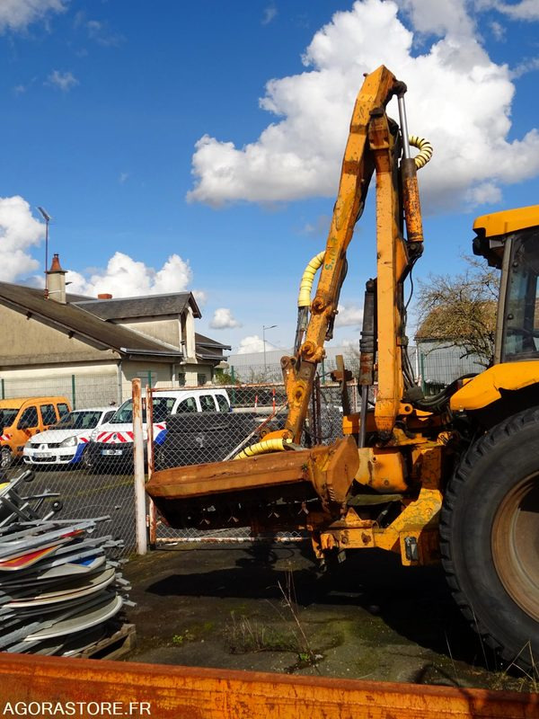 TRACTEUR ET DEBROUSSAILLEUSE - Farm tractor: picture 5 TRACTEUR ET DEBROUSSAILLEUSE - Farm tractor: picture 5