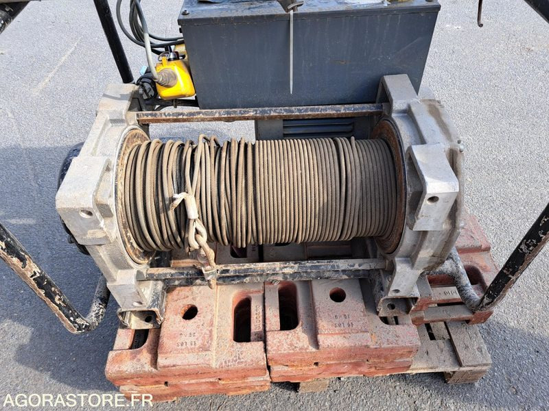 TREUIL ELECTRIQUE - Construction equipment: picture 3 TREUIL ELECTRIQUE - Construction equipment: picture 3