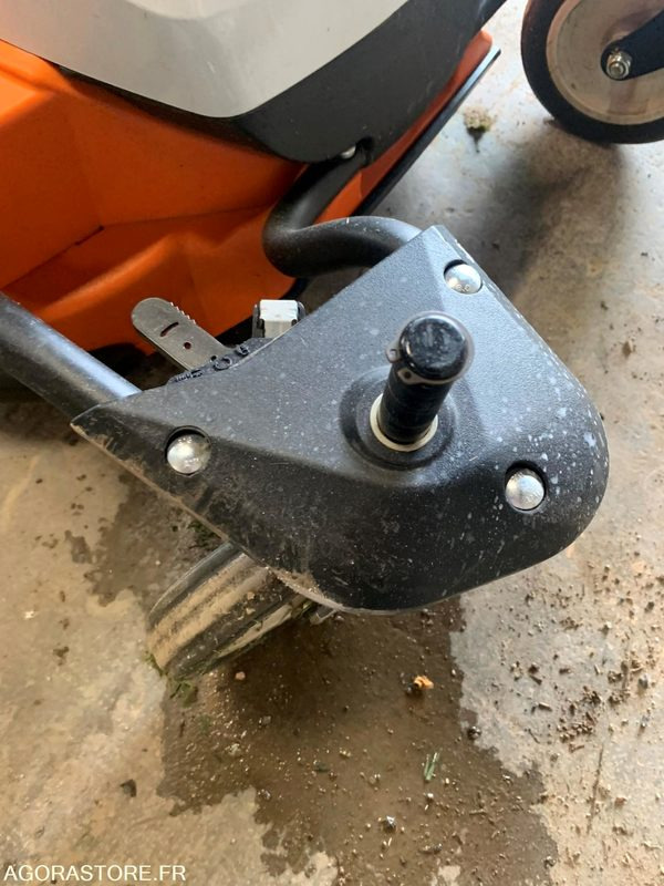Tondeuse STIHL - Lawn mower: picture 4 Tondeuse STIHL - Lawn mower: picture 4