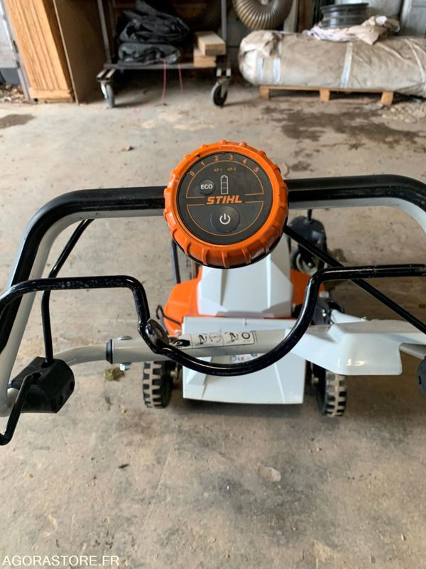 Tondeuse STIHL - Lawn mower: picture 2 Tondeuse STIHL - Lawn mower: picture 2