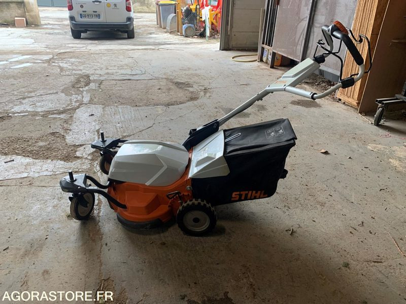 Tondeuse STIHL - Lawn mower: picture 1 Tondeuse STIHL - Lawn mower: picture 1