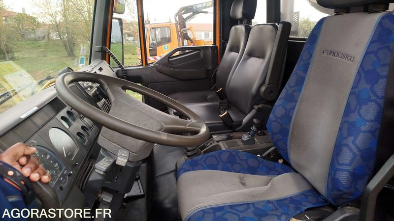 Iveco 180E24 - 2003 - 251793kms - 126BCA31 - Tractor unit: picture 4 Iveco 180E24 - 2003 - 251793kms - 126BCA31 - Tractor unit: picture 4