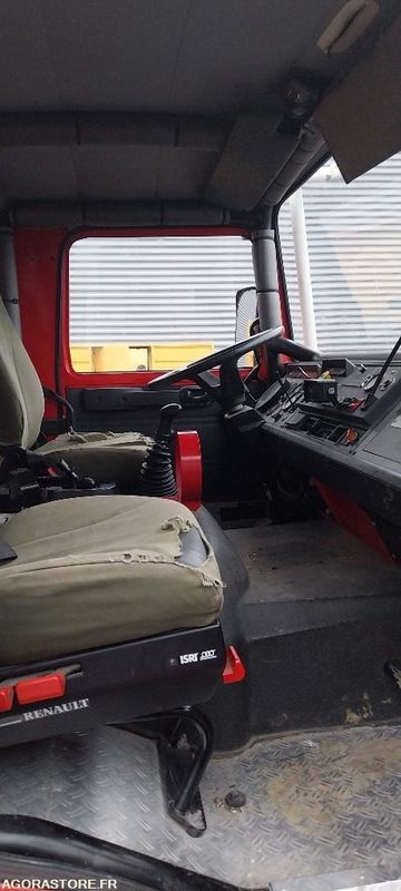 RENAULT M210 4X4 - Tractor unit: picture 3 RENAULT M210 4X4 - Tractor unit: picture 3