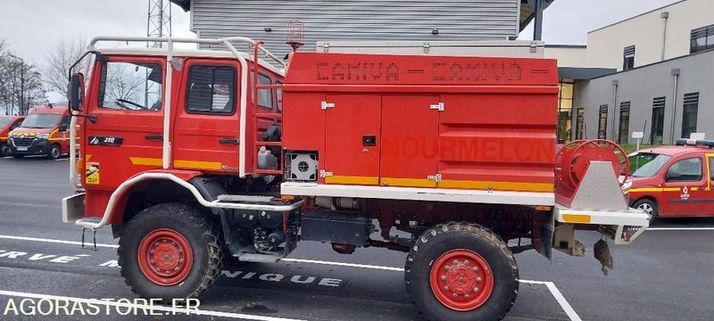 RENAULT M210 4X4 - Tractor unit: picture 1 RENAULT M210 4X4 - Tractor unit: picture 1
