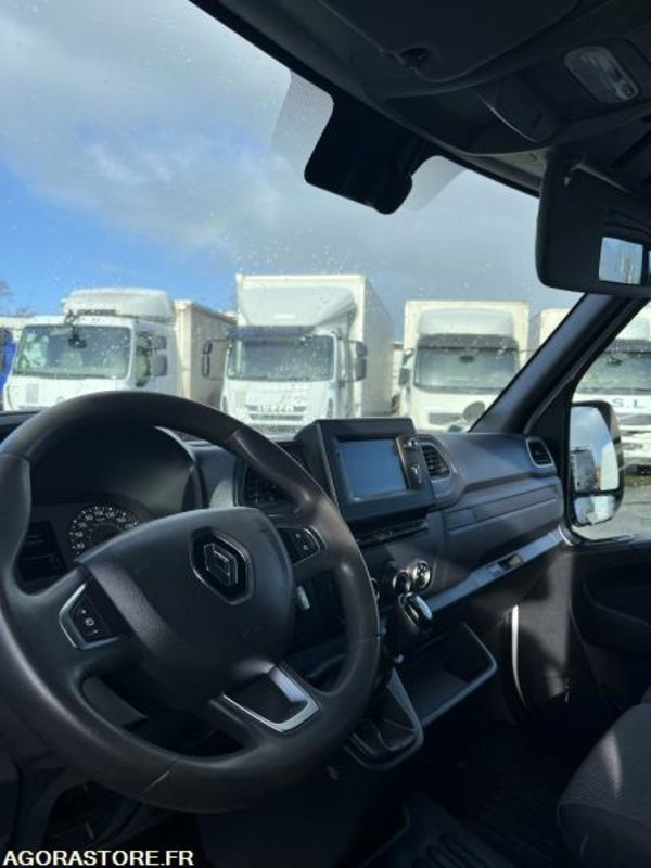 Tractor unit RENAULT MASTER - 2021 - 167 829KM: picture 6 Tractor unit RENAULT MASTER - 2021 - 167 829KM: picture 6
