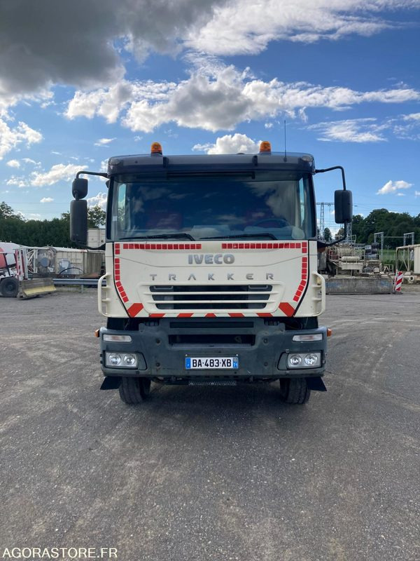 CAMION BENNE 4x2 IVECO TRAKKER 190T44 + GRUE PK15500 - Année 2006 - 391 000 km - Truck: picture 2 CAMION BENNE 4x2 IVECO TRAKKER 190T44 + GRUE PK15500 - Année 2006 - 391 000 km - Truck: picture 2