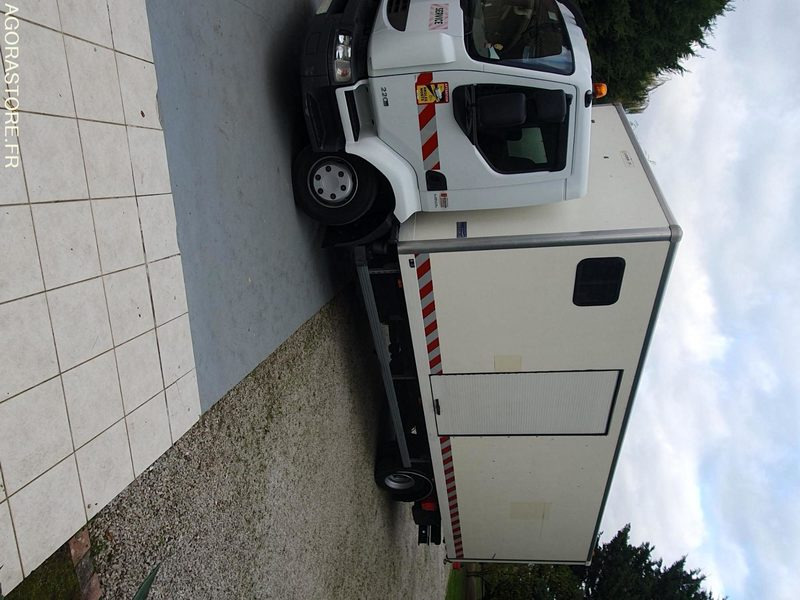 CAMION PORTEUR RENAULT ATELIER ET BASE DE VIE - Truck: picture 1 CAMION PORTEUR RENAULT ATELIER ET BASE DE VIE - Truck: picture 1