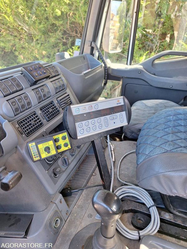 Truck IVECO TRACKER: picture 10