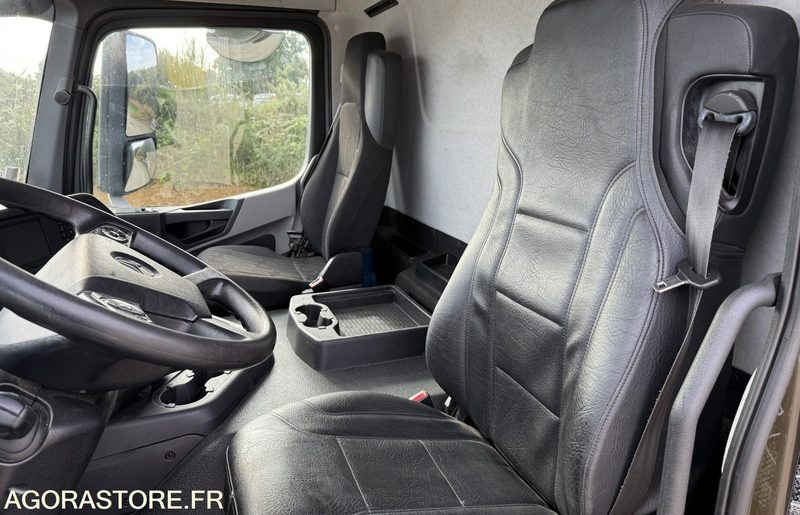 Truck Mercedes Antos 1824 caisson hayon dhollandia 3t - 193000km-2017: picture 10 Truck Mercedes Antos 1824 caisson hayon dhollandia 3t - 193000km-2017: picture 10