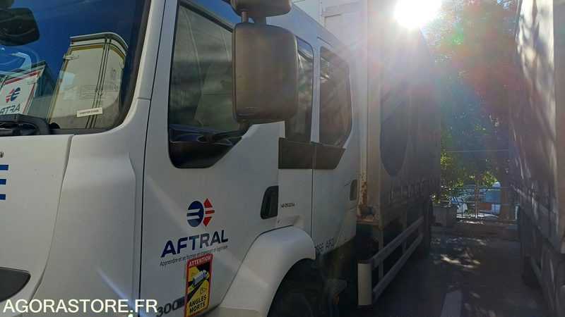 Porteur MIDLUM 290DXI - 2012 - 402501 kms (3866/CL-261-EP) - Truck: picture 3 Porteur MIDLUM 290DXI - 2012 - 402501 kms (3866/CL-261-EP) - Truck: picture 3