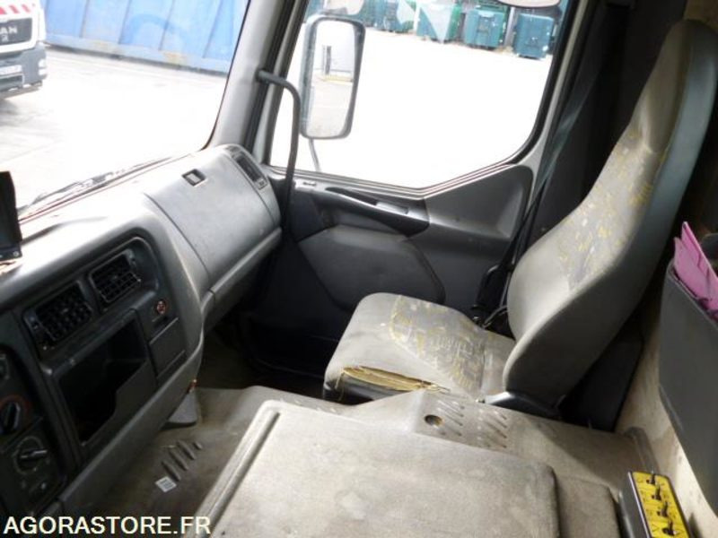Truck Renault Kerax 6x4 370DCI bras de dépose Marrel 16000kgs 521550 kms 2003: picture 20