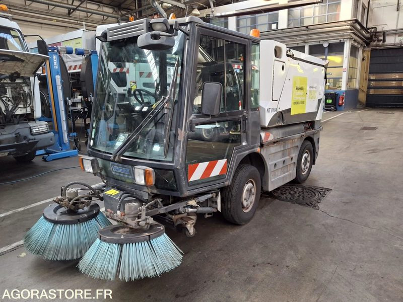 Balayeuse SCHMITH 2M3  SWINGO 200 - Road sweeper: picture 1 Balayeuse SCHMITH 2M3  SWINGO 200 - Road sweeper: picture 1