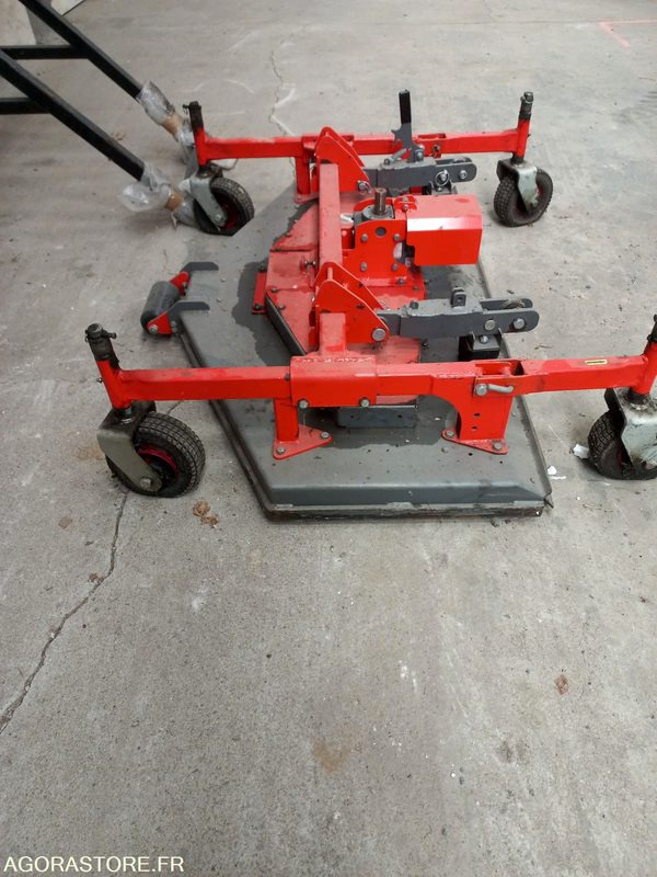 Coupe de tondeuse mulchng Morgneux TMC 150 fixation Kubota - Lawn mower: picture 1 Coupe de tondeuse mulchng Morgneux TMC 150 fixation Kubota - Lawn mower: picture 1