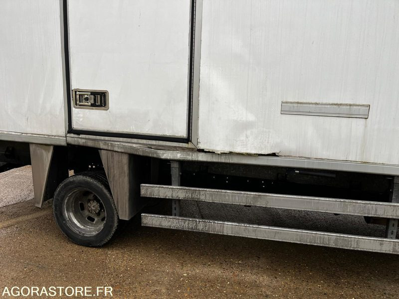 Iveco 35c13 frigorifique 185000km 2013 - Refrigerated delivery van: picture 5 Iveco 35c13 frigorifique 185000km 2013 - Refrigerated delivery van: picture 5