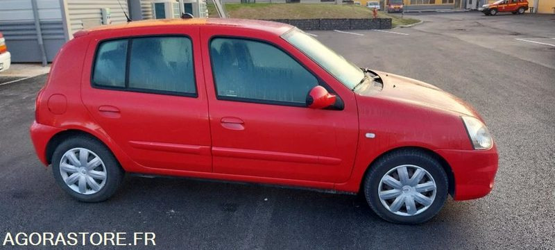 Renault clio 1.5 dci  (roulante) - Car: picture 3 Renault clio 1.5 dci  (roulante) - Car: picture 3