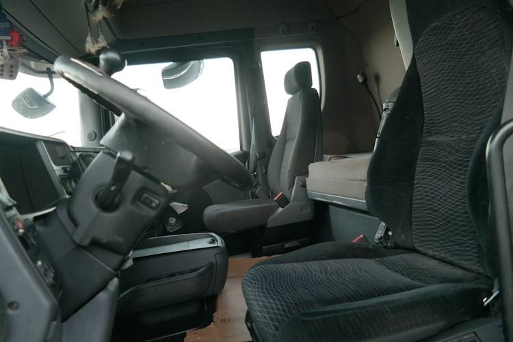 Cab chassis truck Scania R620: picture 8