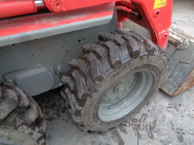 Skid steer loader Bobcat S130: picture 9