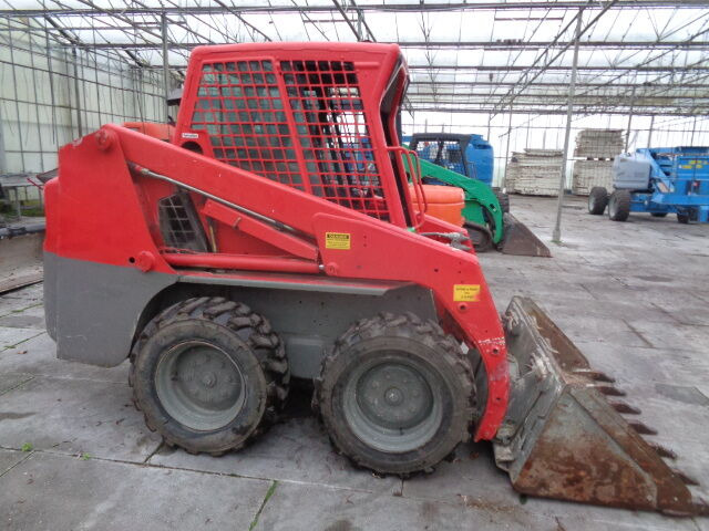 Skid steer loader Bobcat S130: picture 15