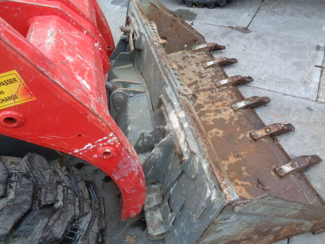 Skid steer loader Bobcat S130: picture 10