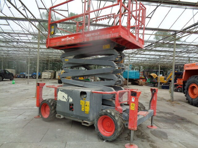 Skyjack SJ 6832 RT - Scissor lift: picture 1 Skyjack SJ 6832 RT - Scissor lift: picture 1