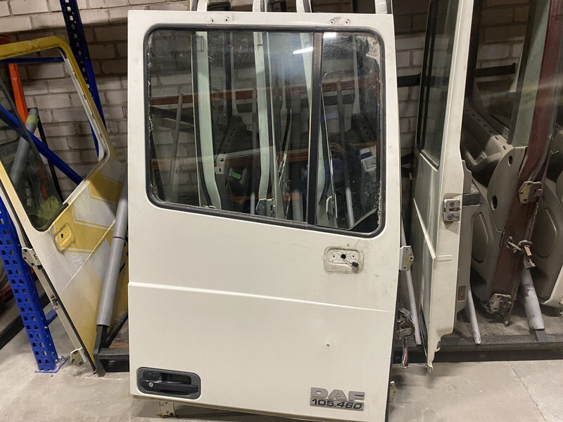 DAF RH - Door and parts for Truck: picture 1 DAF RH - Door and parts for Truck: picture 1