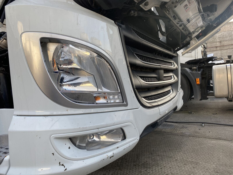 DAF XF 106 - Bumper for Truck: picture 4 DAF XF 106 - Bumper for Truck: picture 4