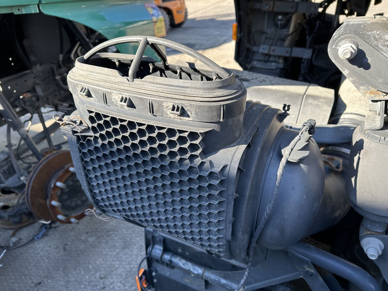 Iveco air filter bucket, box - Air intake system for Truck: picture 2 Iveco air filter bucket, box - Air intake system for Truck: picture 2