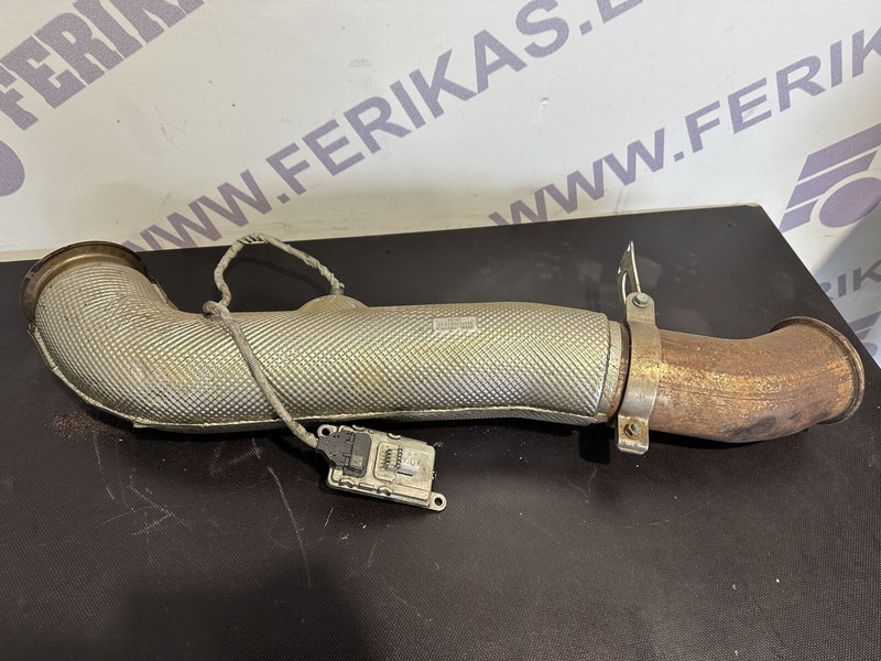 MAN exhaust pipe with NOX sensor - Exhaust pipe for Truck: picture 2 MAN exhaust pipe with NOX sensor - Exhaust pipe for Truck: picture 2
