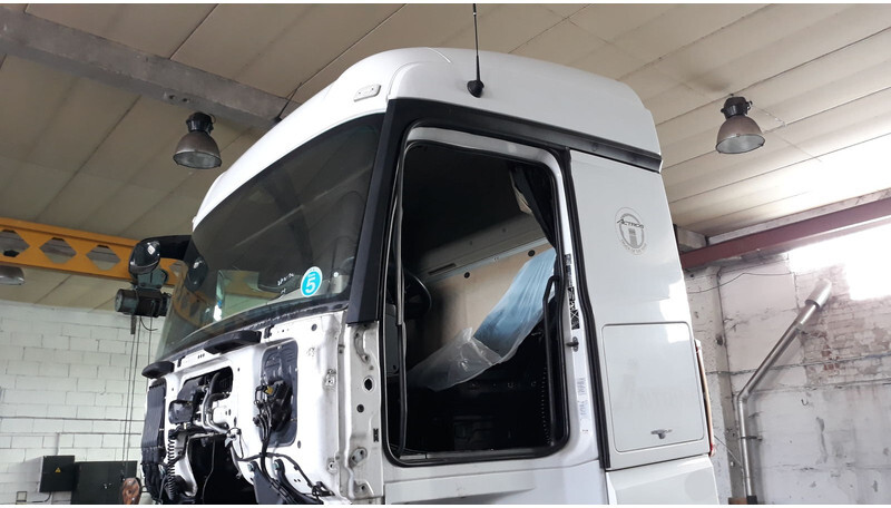 Mercedes-Benz Stream space cab A - Cab and interior for Truck: picture 4 Mercedes-Benz Stream space cab A - Cab and interior for Truck: picture 4