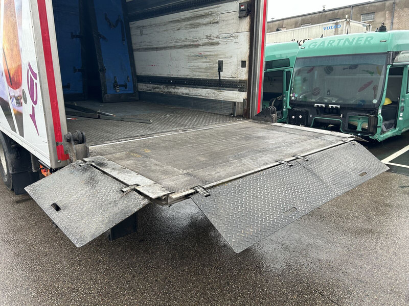 Mercedes-Benz lift - Loading ramp: picture 2 Mercedes-Benz lift - Loading ramp: picture 2