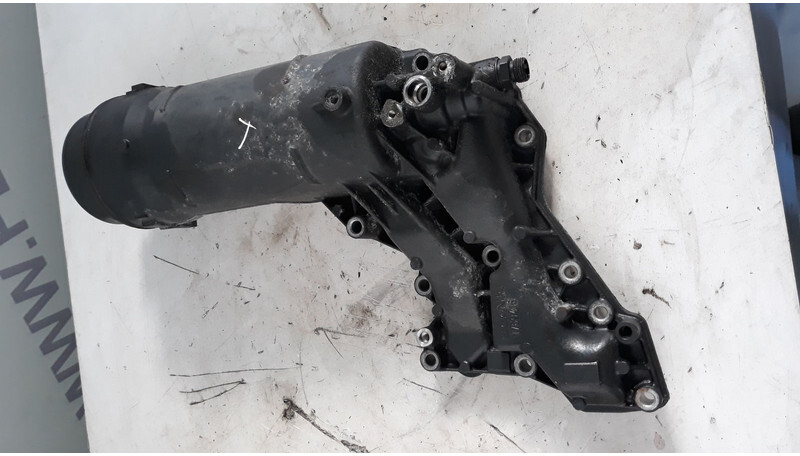 Scania EURO 6 oil filter housing - Engine and parts for Truck: picture 3 Scania EURO 6 oil filter housing - Engine and parts for Truck: picture 3