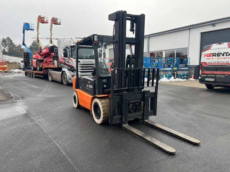 Doosan B50X5 5T 6m Triplex non-marking (1841) - Electric forklift: picture 5 Doosan B50X5 5T 6m Triplex non-marking (1841) - Electric forklift: picture 5