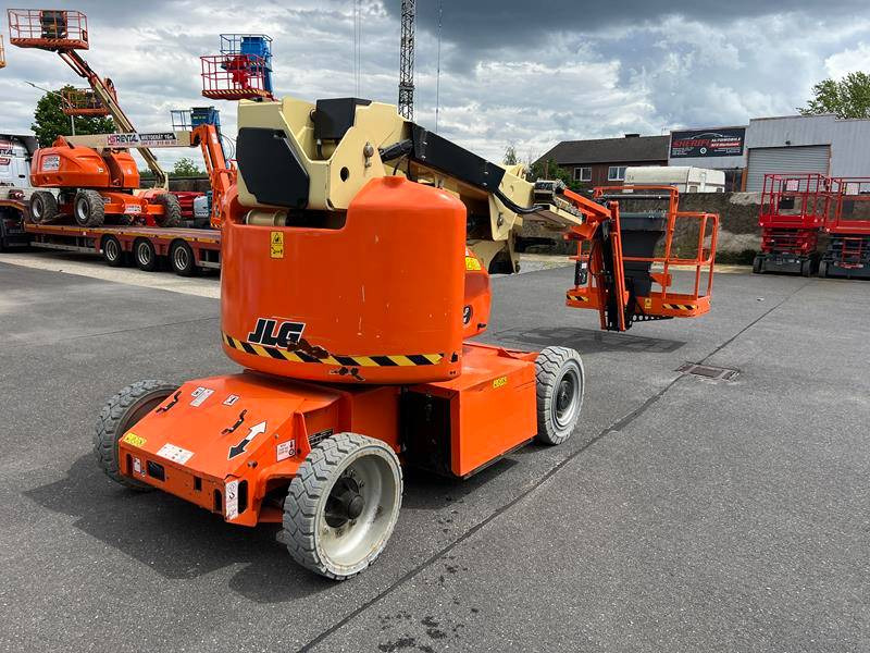 JLG E400AJPN elektro 14m (1779) - Articulated boom lift: picture 3 JLG E400AJPN elektro 14m (1779) - Articulated boom lift: picture 3