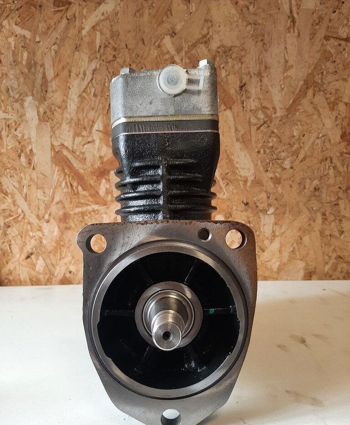Knorr-Bremse LP 4815 LP4815 197493 S Knorr-Bremse - Air brake compressor for Bus: picture 1 Knorr-Bremse LP 4815 LP4815 197493 S Knorr-Bremse - Air brake compressor for Bus: picture 1