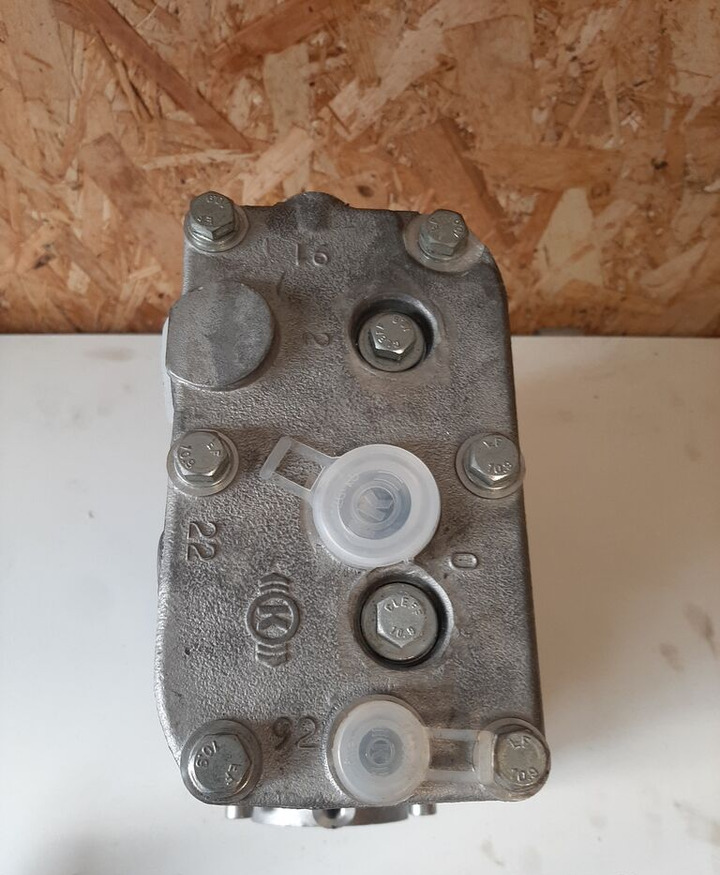 Knorr-Bremse LP 4815 LP4815 197493 S Knorr-Bremse - Air brake compressor for Bus: picture 4 Knorr-Bremse LP 4815 LP4815 197493 S Knorr-Bremse - Air brake compressor for Bus: picture 4