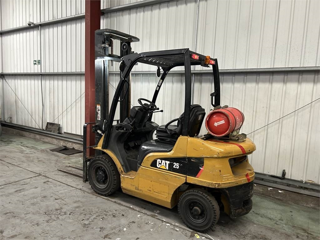 CAT GP25N - LPG forklift: picture 3 CAT GP25N - LPG forklift: picture 3