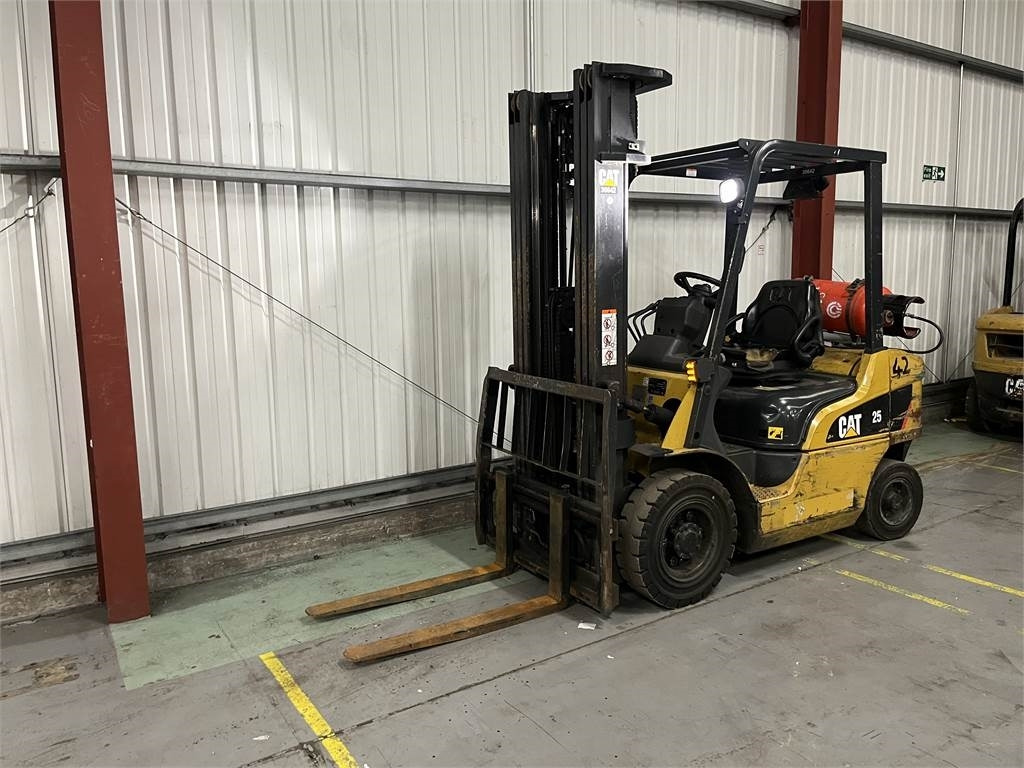 CAT GP25NT - LPG forklift: picture 2 CAT GP25NT - LPG forklift: picture 2