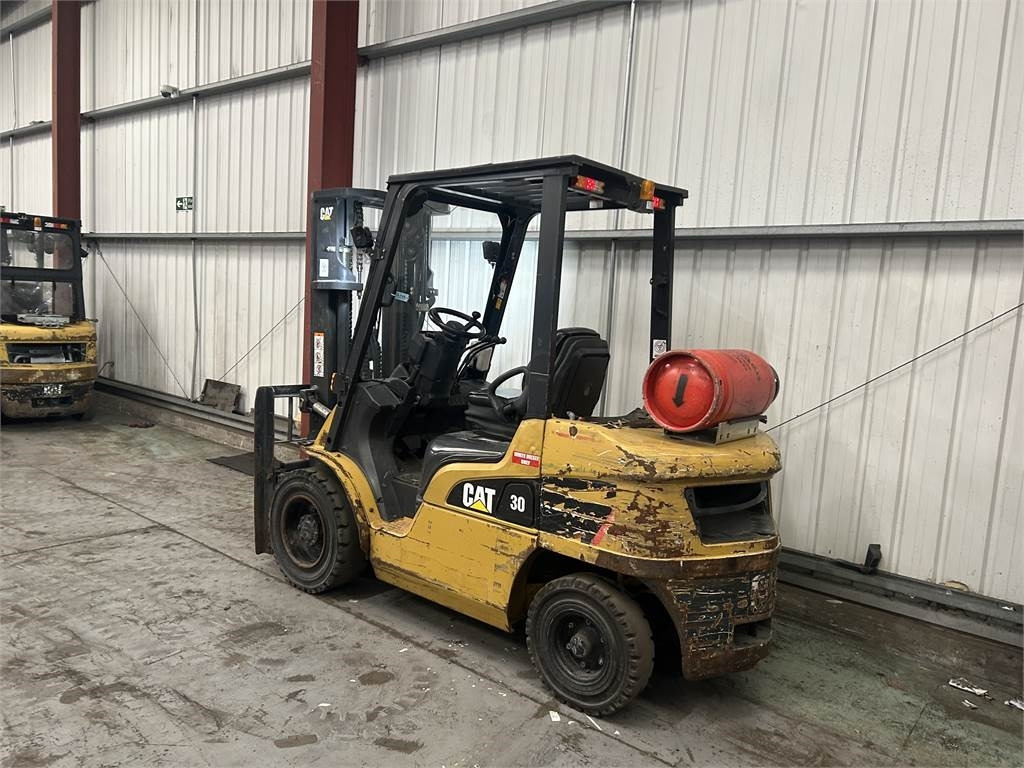 CAT GP30NT - LPG forklift: picture 3 CAT GP30NT - LPG forklift: picture 3
