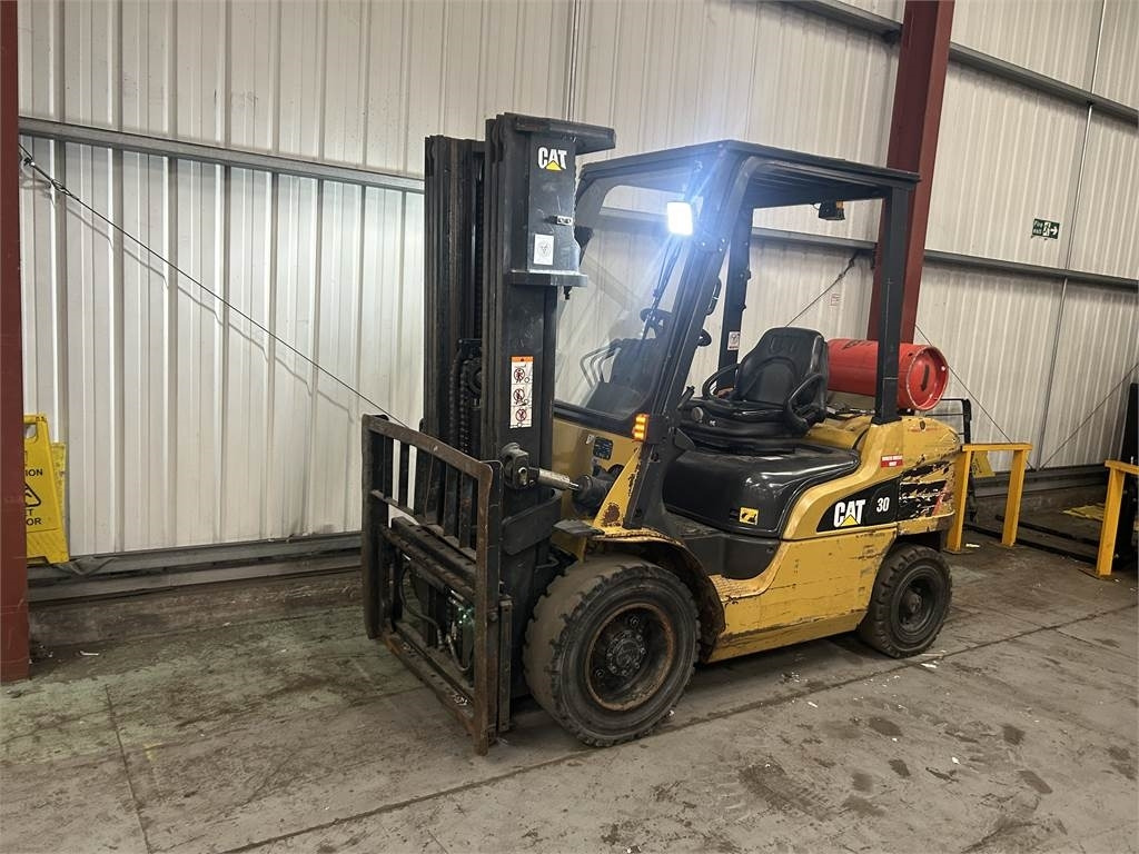 CAT GP30NT - LPG forklift: picture 2 CAT GP30NT - LPG forklift: picture 2