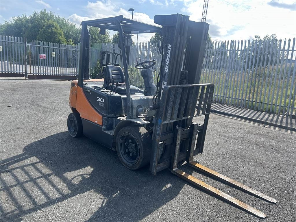 Doosan D30S-5 - Diesel forklift: picture 3 Doosan D30S-5 - Diesel forklift: picture 3