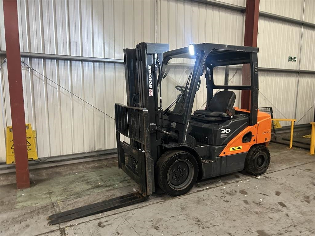 Doosan D30S-5 - Diesel forklift: picture 2 Doosan D30S-5 - Diesel forklift: picture 2
