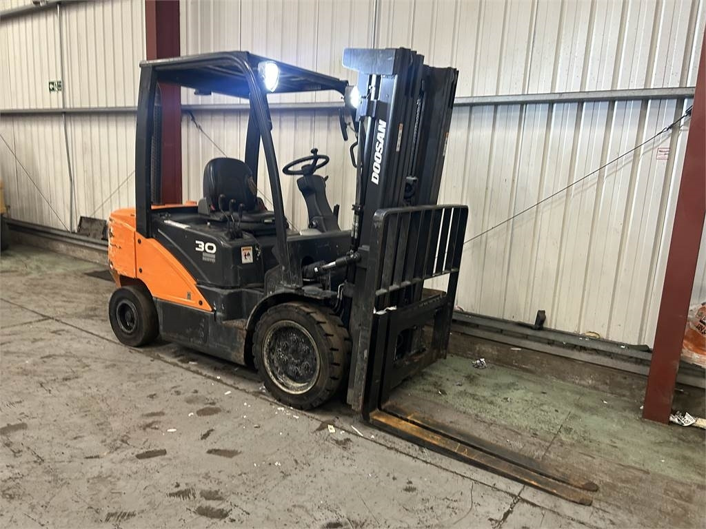 Doosan D30S-5 - Diesel forklift: picture 4 Doosan D30S-5 - Diesel forklift: picture 4